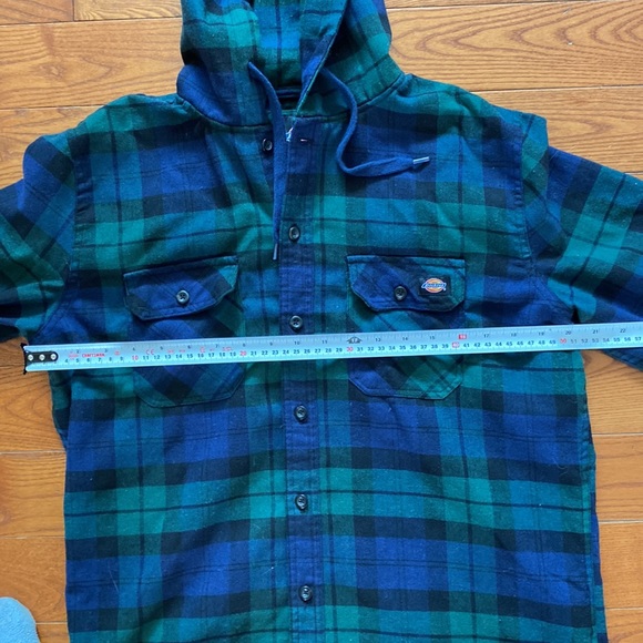 Dickies shirt/jacket button down with hood plaid size medium. Nice for camping! - Picture 10 of 12